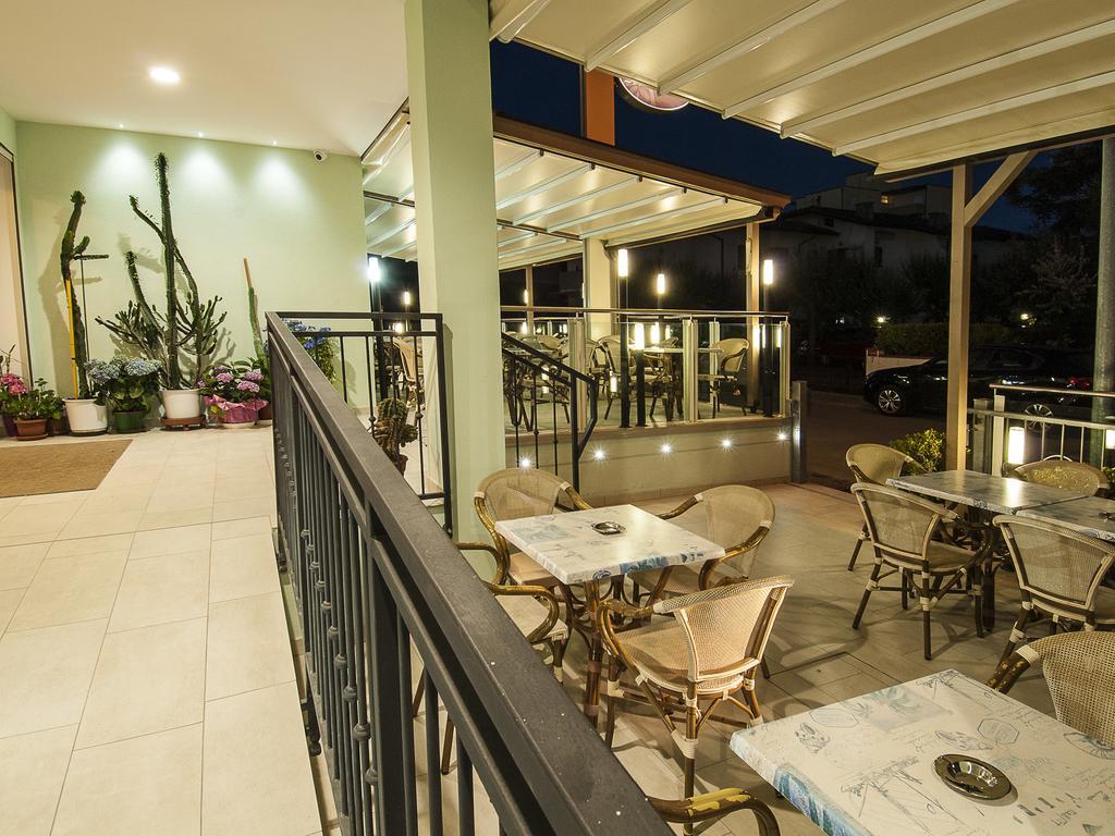 Hotel Bahamas Lido Di Savio Eksteriør billede