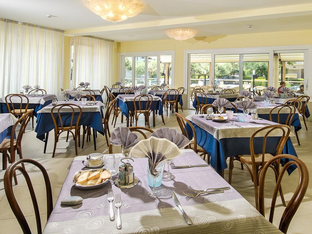 Hotel Bahamas Lido Di Savio Eksteriør billede