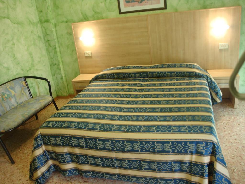 Hotel Bahamas Lido Di Savio Værelse billede